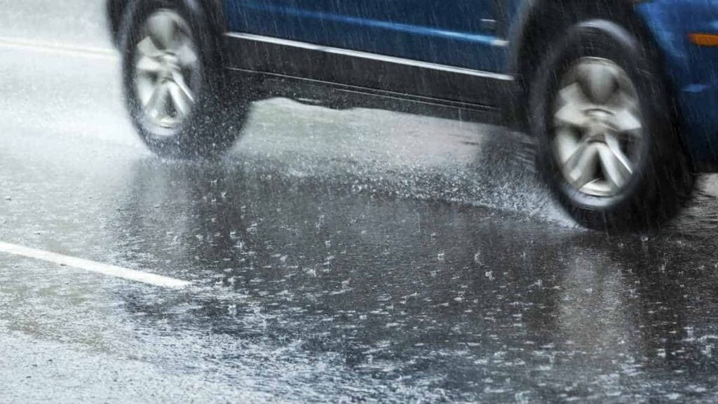 Aquaplaning and how to avoid it